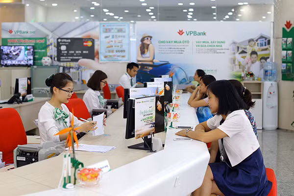 VPBank giảm 1%/năm lãi vay đối với DNNVV.