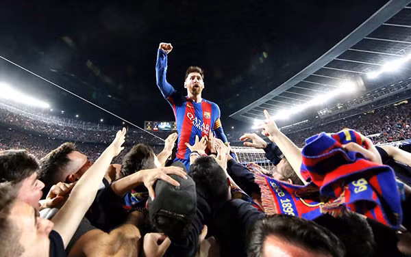 Messi và các đồng đội nổ tung hạnh phúc sau khi thực hiện màn lội ngược "điên rồ". Messi và các đồng đội nổ tung hạnh phúc sau khi thực hiện màn lội ngược "điên rồ".