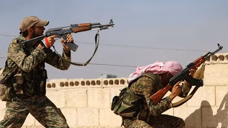 Quân đội Syria đang chiến đấu với IS để giành lại những vùng đất cuối cùng bị tổ chức này chiếm. Ảnh: BBC.