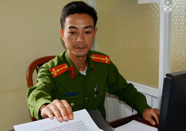 Thượng úy Nguyễn Quang Tuyến. Thượng úy Nguyễn Quang Tuyến.