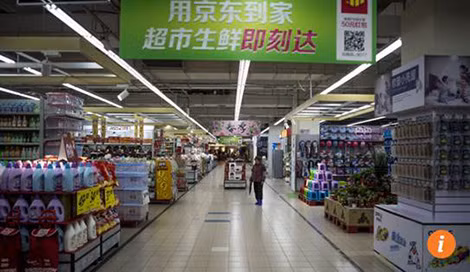 Cảnh vắng vẻ bên trong siêu thị Lotte Mart của Hàn Quốc ở Thượng Hải. Cảnh vắng vẻ bên trong siêu thị Lotte Mart của Hàn Quốc ở Thượng Hải.