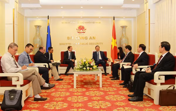 Bộ trưởng Tô Lâm cùng Đại sứ Bruno Angelet tại buổi tiếp.