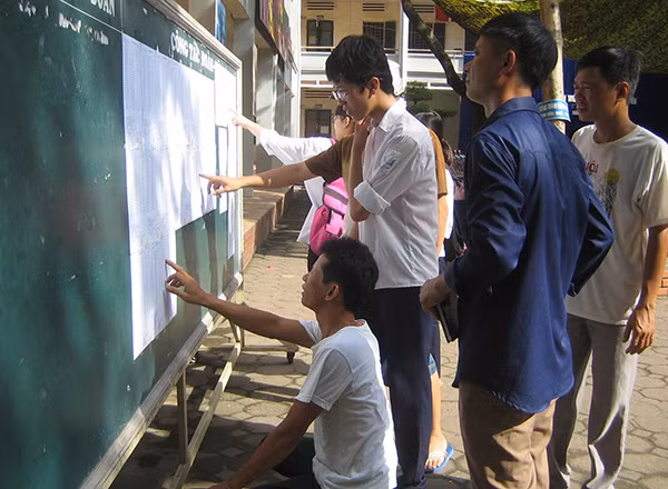 Tìm chỗ học phù hợp cho con đang là bài toán không dễ đối với nhiều phụ huynh. Ảnh minh họa.