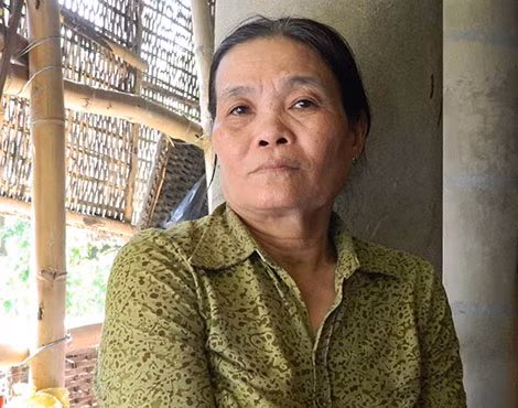 Bà Lê Thị Tha, người từng bị “điện giật” khi chạm vào hòn đá (?).