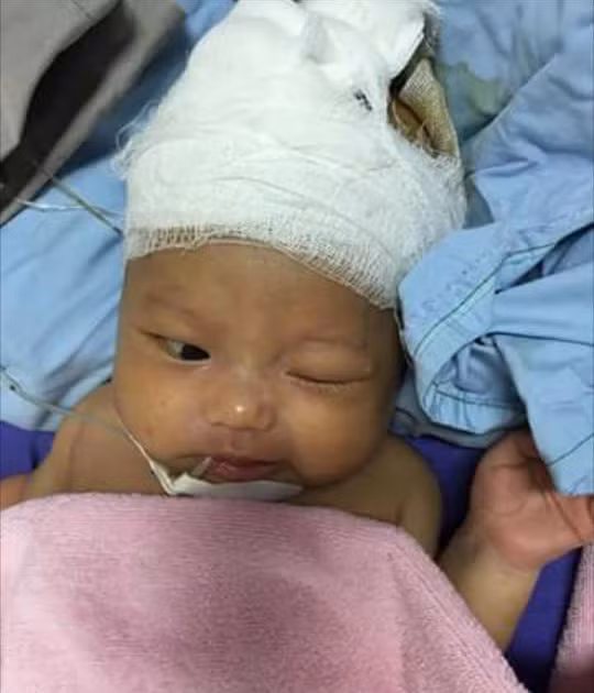 Bé Phạm Đức Phong.