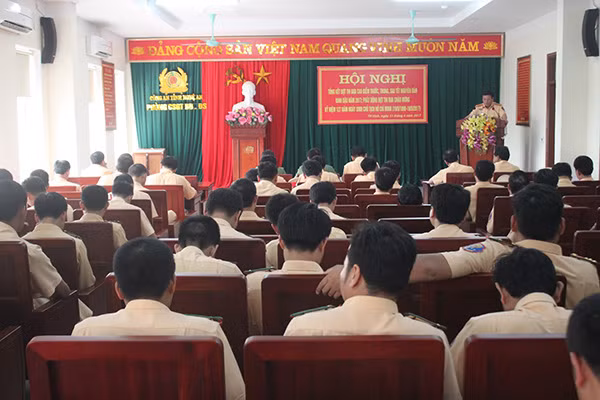 Toàn cảnh hội nghị.