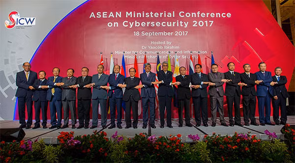 Các đại biểu tham dự Hội ghị Bộ trưởng ASEAN về An ninh không gian mạng lần thứ 2, năm 2017. Các đại biểu tham dự Hội ghị Bộ trưởng ASEAN về An ninh không gian mạng lần thứ 2, năm 2017.