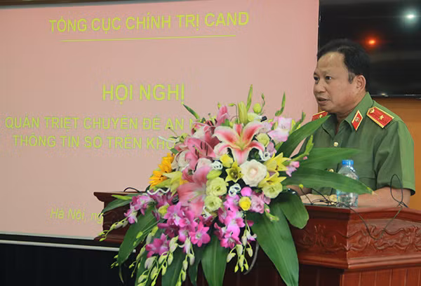 Thiếu tướng Mai Văn Hà phát biểu tại Hội nghị. Thiếu tướng Mai Văn Hà phát biểu tại Hội nghị.