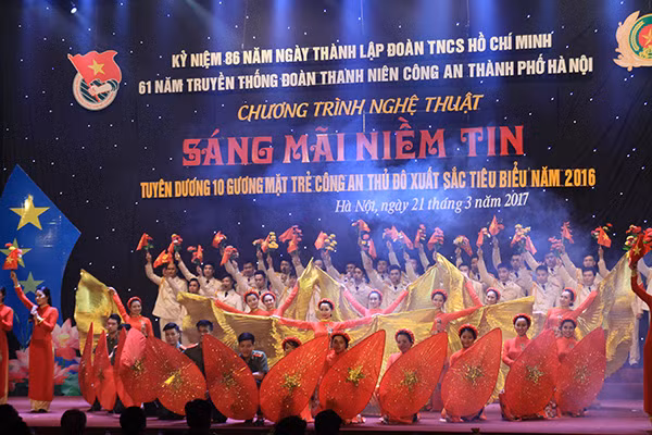 Tiết mục văn nghệ tại buổi Lễ.