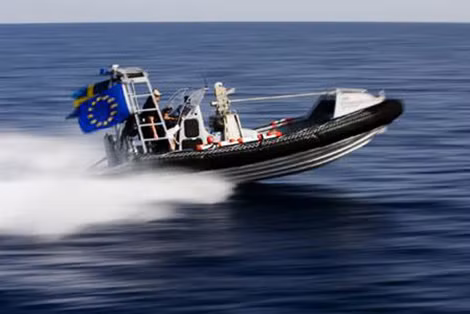 Lực lượng EU NAVFOR chống cướp biển. Lực lượng EU NAVFOR chống cướp biển.