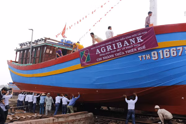 Agribank là ngân hàng đi đầu trong thực hiện chủ trương cho ngư dân vay vốn đóng tàu bám biển.