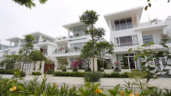 Đối với L’amoura, đây là dòng sản phẩm biệt thự ven biển, nằm ở vị trí đắc địa nhất trong quần thể FLC Samson Beach & Golf Resort.