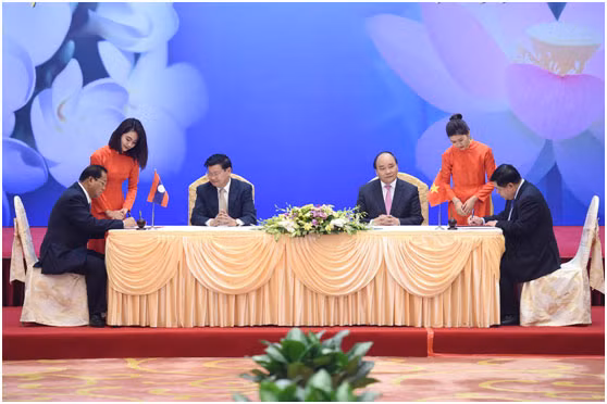 Hai Thủ tướng tại buổi gặp gỡ báo chí.