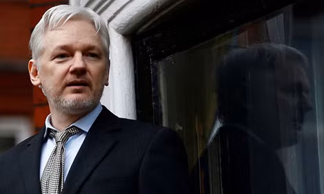 Ông chủ trang WikiLeaks thở phào sau khi có kết quả bầu cử ở Ecuador.