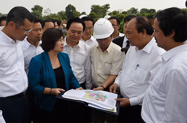 Thủ tướng thị sát thực trạng ĐHQGHN tại Hòa Lạc.