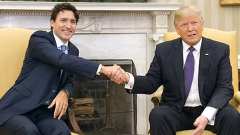 Tổng thống Mỹ Trump (bên phải) và Thủ tướng Canada Trudeau tại Nhà Trắng ngày 14-2-2017.