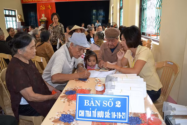 Người lao động nghỉ hưu trước tuổi và không đủ thời gian đóng BHXH, tỷ lệ nhận lương hưu sẽ thấp. (ảnh minh họa).