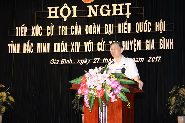 Bộ trưởng Tô Lâm tại buổi tiếp xúc cử tri huyện Gia Bình, Bắc Ninh.