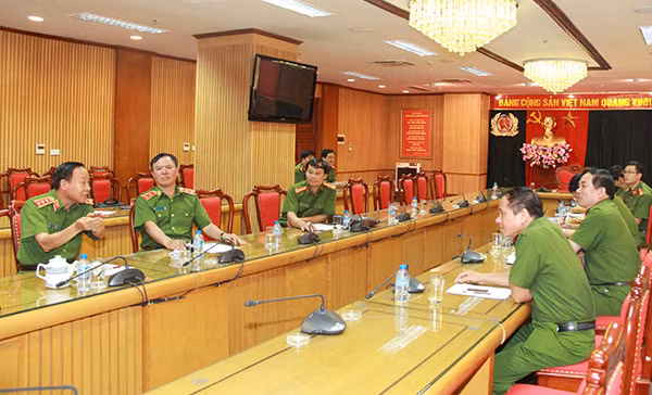 Thứ trưởng Lê Quý Vương phát biểu chỉ đạo tại buổi duyệt phim.