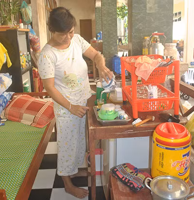 Tết này chị Thủy không được về quê để đoàn tụ với các con.