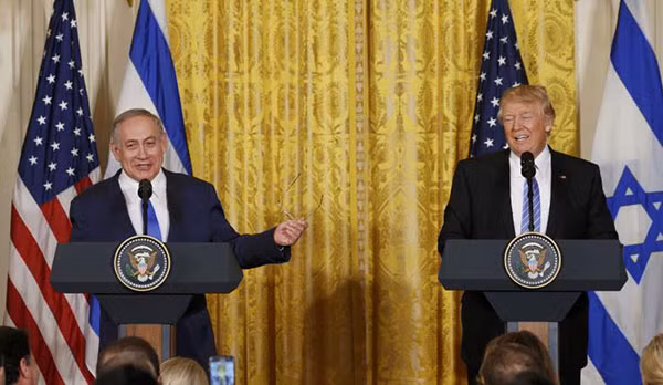 Tổng thống Trump (phải) và Thủ tướng Netanyahu tại buổi họp báo sau cuộc gặp thượng đỉnh. Ảnh: Reuters.