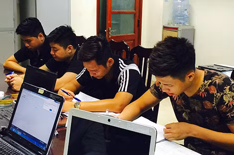 Các đối tượng kinh doanh web đen tại cơ quan Công an.