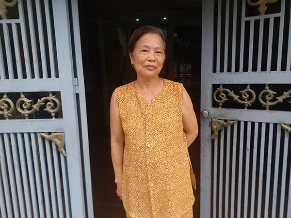 “Chỉ mong ông Thịnh thật khỏe mạnh để vẽ thêm nhiều bức tranh có ý nghĩa nữa cho mọi người”, bà Nghiên nói.