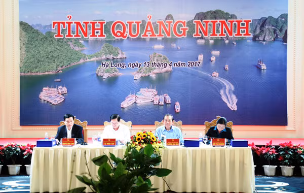 Đoàn công tác của Chính phủ làm việc với tỉnh Quảng Ninh. Đoàn công tác của Chính phủ làm việc với tỉnh Quảng Ninh.
