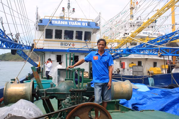 Tàu vỏ thép số hiệu BĐ 99245-TS .