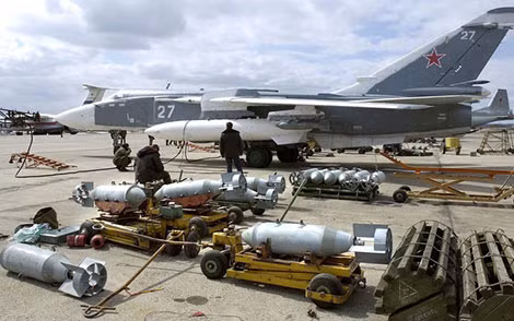 Máy bay ném bom của Lực lượng Không quân - Vũ trụ Nga triển khai ở Syria. Ảnh: Reuters.