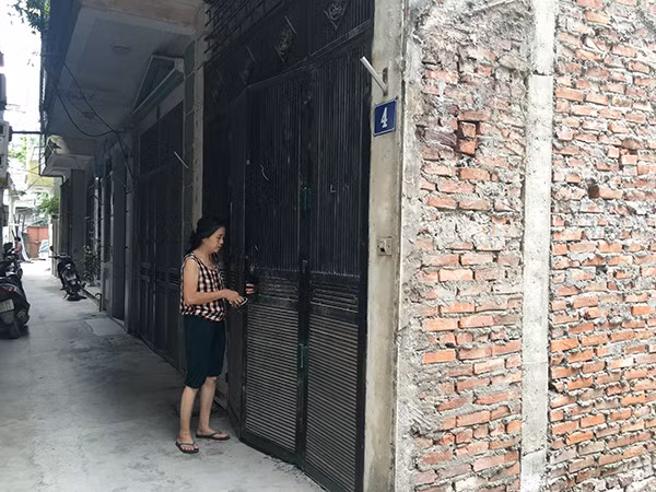 Mảnh đất có nhà ở của bà Nguyễn Thị Tỵ bị chuyển nhượng một cách bất bình thường.