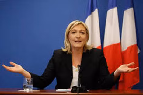 Bê bối của vợ chồng ông Fillon đang tạo cơ hội cho bà Marine Le Pen vượt lên dẫn đầu cuộc đua.