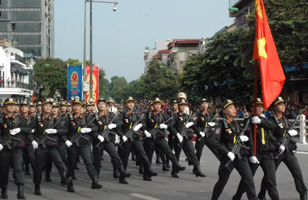Lực lượng CAND luôn tuyệt đối trung thành với Đảng, Nhà nước và nhân dân. Ảnh: Đ.Trường.