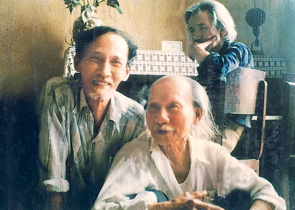 Họa Sĩ Bùi Xuân Phái, nhà văn Nguyễn Tuân và nhạc sĩ Văn Cao.