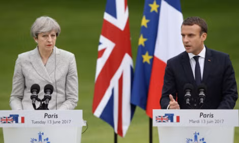 Thủ tướng Anh Theresa May và Tổng thống Pháp Emmanuel Macron họp báo sau hội đàm Brexit. Thủ tướng Anh Theresa May và Tổng thống Pháp Emmanuel Macron họp báo sau hội đàm Brexit.