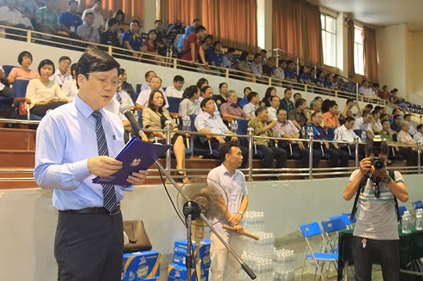 Đồng chí Hồ Quang Lợi, Phó Chủ tịch Thường trực Hội Nhà báo Việt Nam, Trưởng ban Tổ chức giải phát biểu khai mạc giải đấu.