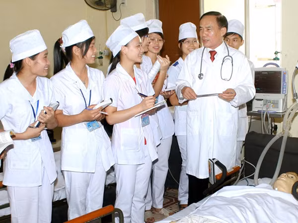 Giờ thực hành của sinh viên ĐH Y Hà Nội.