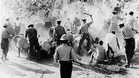 Hai phía kỳ thị và chống kỳ thị chủng tộc đụng độ nhau ở Charlottesville.