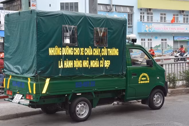 Xe phục vụ tuần tra và cả chữa cháy rất chuyên nghiệp.