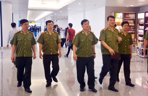 Kiểm tra công tác đảm bảo an ninh tại Sân bay Quốc tế Nội Bài.