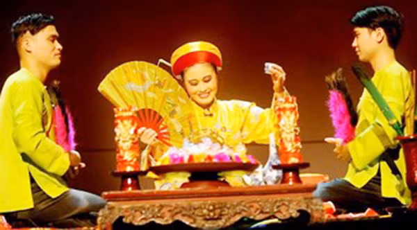 Một chương trình biểu diễn hát chầu văn “Tứ Phủ”. Một chương trình biểu diễn hát chầu văn “Tứ Phủ”.