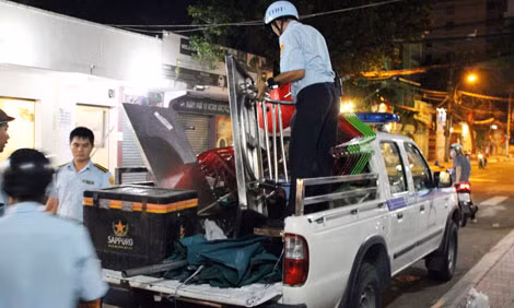 Chiến dịch giành lại vỉa hè ở TP Hồ Chí Minh tiếp tục được triển khai quyết liệt.