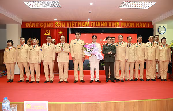 Thứ trưởng Nguyễn Văn Sơn với các đại biểu tại Hội nghị.