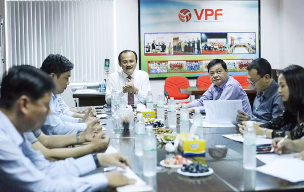 Cuộc họp Hội đồng quản trị VPF mới đây đã đưa ra những quyết sách, ảnh hưởng tới thế "độc tôn" kéo dài của Ban trọng tài. Cuộc họp Hội đồng quản trị VPF mới đây đã đưa ra những quyết sách, ảnh hưởng tới thế "độc tôn" kéo dài của Ban trọng tài.