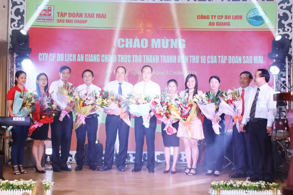 Lễ chào mừng Công ty CPDL An Giang chính thức trở thành thành viên thứ 16 của Tập đoàn Sao Mai. Lễ chào mừng Công ty CPDL An Giang chính thức trở thành thành viên thứ 16 của Tập đoàn Sao Mai.