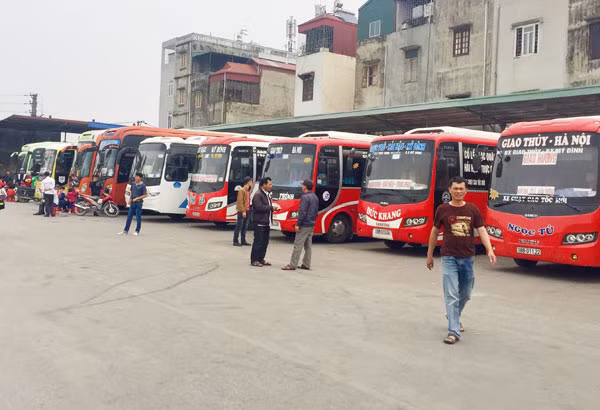 Nhiều nhà xe sau khi điều chuyển từ Mỹ Đình về Nước Ngầm kiến nghị giảm giá cung cấp dịch vụ để giảm bớt khó khăn.