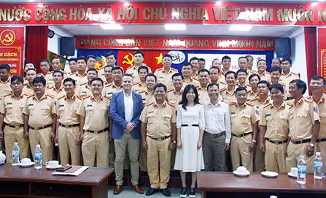 Cán bộ tham gia lớp tập huấn nâng cao hiệu quả công tác kiểm soát, xử lý vi phạm về an toàn giao thông.