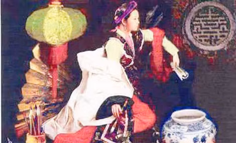 Hồ Xuân Hương là một thi sĩ tài hoa. Hồ Xuân Hương là một thi sĩ tài hoa.