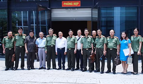 Bộ trưởng Tô Lâm và các đại biểu. Bộ trưởng Tô Lâm và các đại biểu.