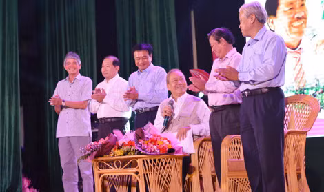 Nụ cười nghệ sĩ Tô Thanh Tùng tại đêm nhạc dành riêng cho ông.